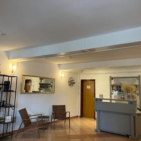 Guest House Kolarin Slano Ngoại thất bức ảnh