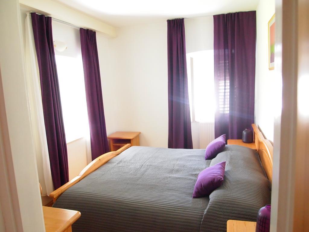 Guest House Kolarin Slano Ngoại thất bức ảnh